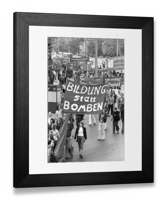 Framed Print : During the IV Federal Congress of the DKP-affiliated SDAJ Framed Print : During the IV Federal Congress of the DKP-affiliated SDAJ