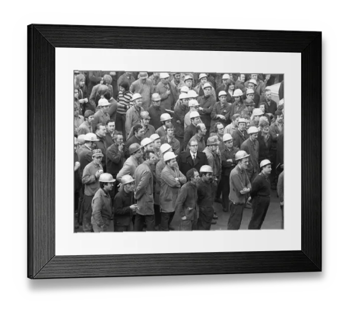 Framed Print : 2000 steelworkers of the Henrichshuette in Hattingen demonstrated on 29