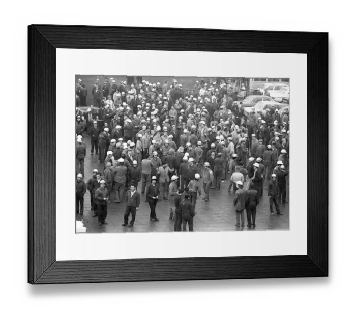 Framed Print : 2000 steelworkers of the Henrichshuette in Hattingen demonstrated on 29