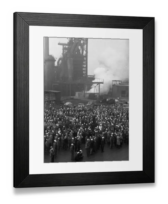 Framed Print : 2000 steelworkers of the Henrichshuette in Hattingen demonstrated on 29 Framed Print : 2000 steelworkers of the Henrichshuette in Hattingen demonstrated on 29
