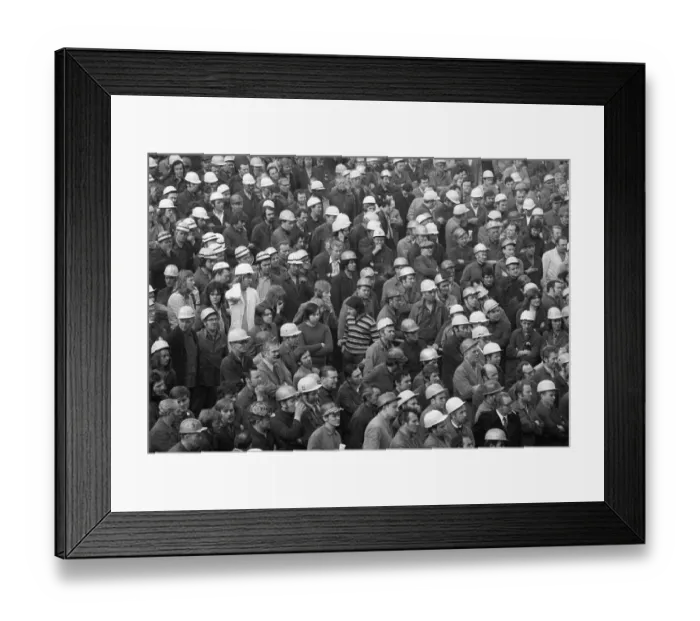 Framed Print : 2000 steelworkers of the Henrichshuette in Hattingen demonstrated on 29
