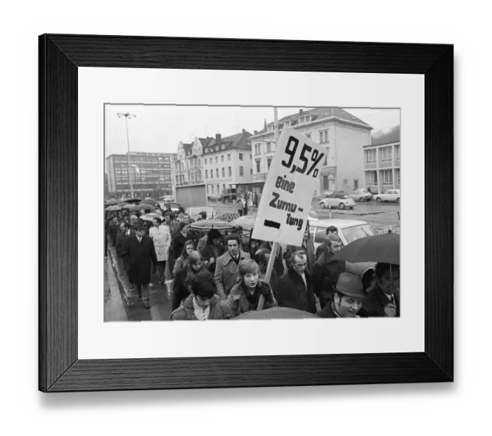 Framed Print : Workers and employees of the German Postal Workers Union (DPG) demonstrated against the wage offer of a 9 Framed Print : Workers and employees of the German Postal Workers Union (DPG) demonstrated against the wage offer of a 9