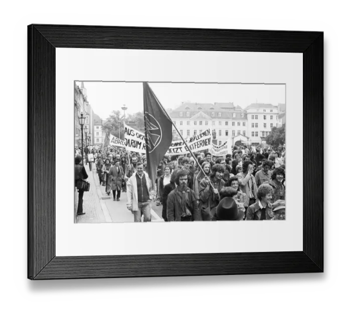 Framed Print : More than 40, 000 supporters of the peace movement gathered for a demonstration for disarmament in Bonn Framed Print : More than 40, 000 supporters of the peace movement gathered for a demonstration for disarmament in Bonn