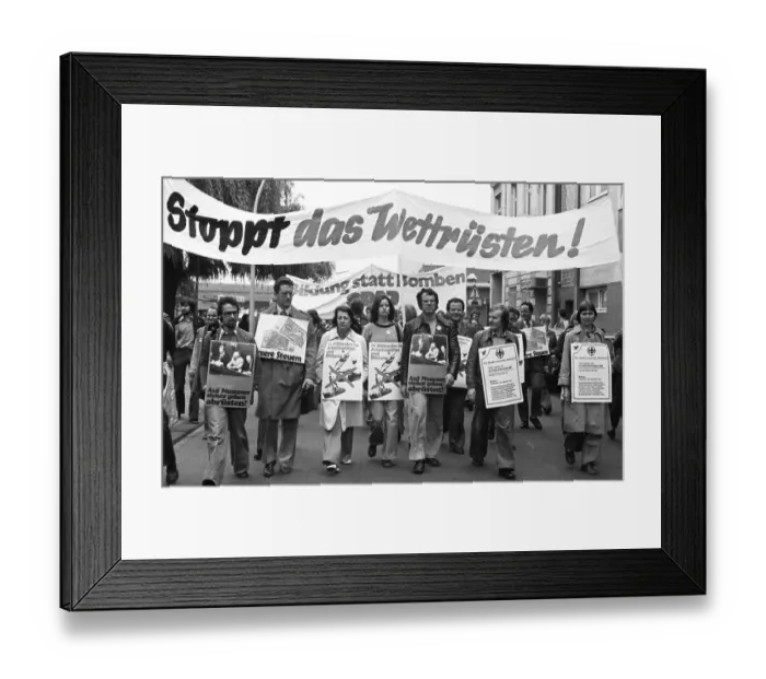 Framed Print : More than 40, 000 supporters of the peace movement gathered for a demonstration for disarmament in Bonn