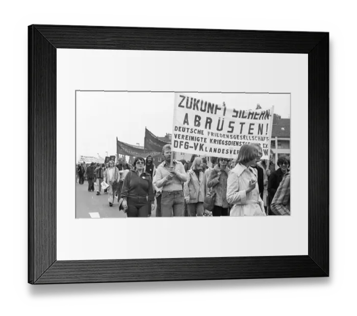 Framed Print : More than 40, 000 supporters of the peace movement gathered for a demonstration for disarmament in Bonn