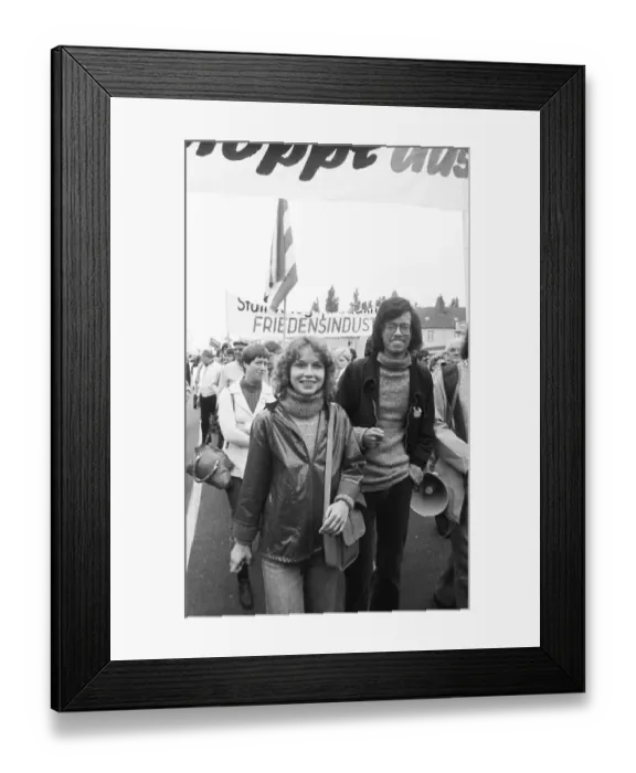 Framed Print : More than 40, 000 supporters of the peace movement gathered for a demonstration for disarmament in Bonn