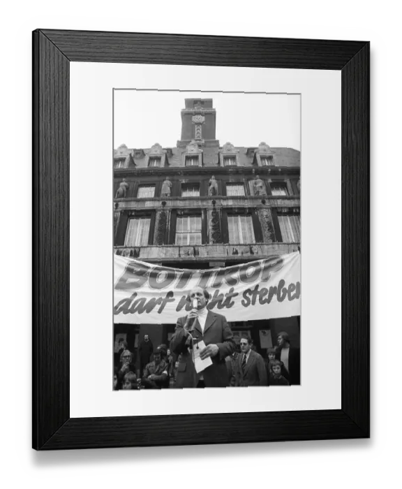 Framed Print : The intention to incorporate the Ruhr district town of Bottrop into Essen was met with protests by numerous residents