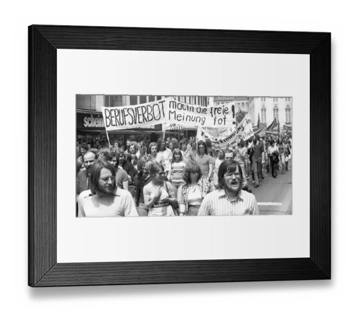 Framed Print : Several thousand students, called by their association the Verband deutscher Studentenschaften (VDS)
