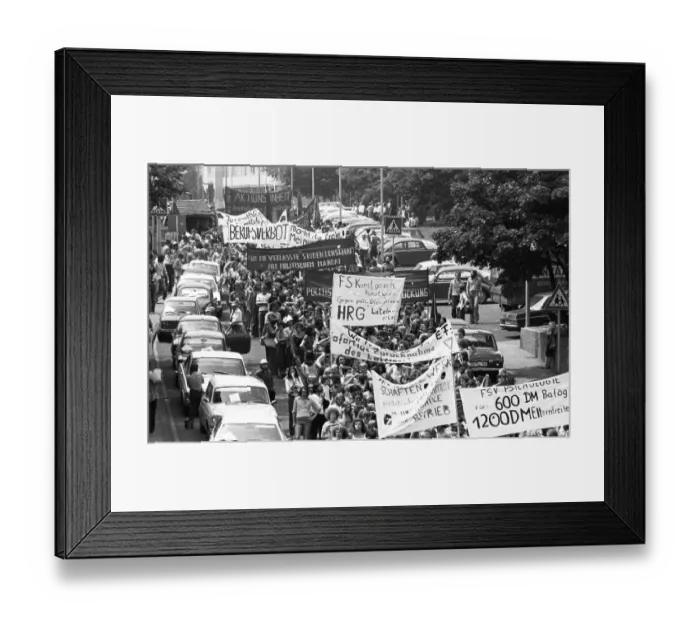 Framed Print : Several thousand students, called by their association the Verband deutscher Studentenschaften (VDS)