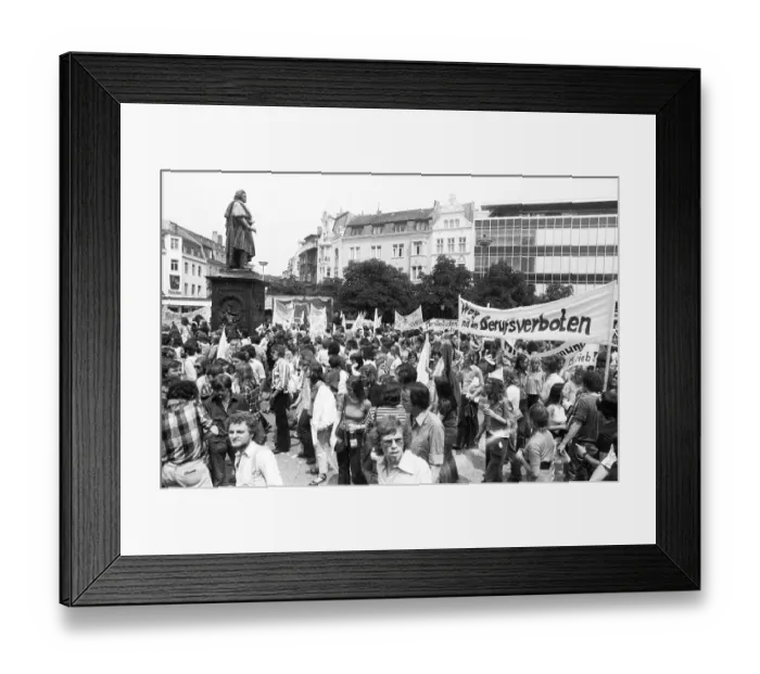 Framed Print : Several thousand students, called by their association the Verband deutscher Studentenschaften (VDS)