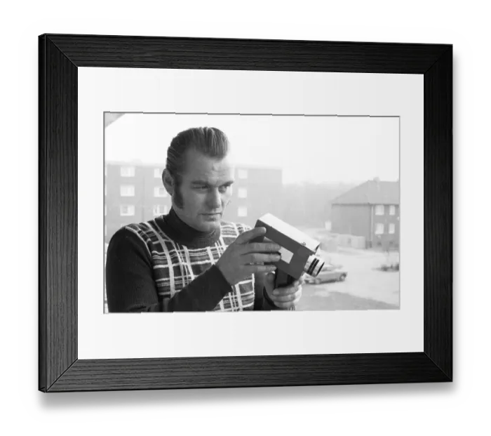 Framed Print : Life and everyday life of a worker's family on 11 Framed Print : Life and everyday life of a worker's family on 11