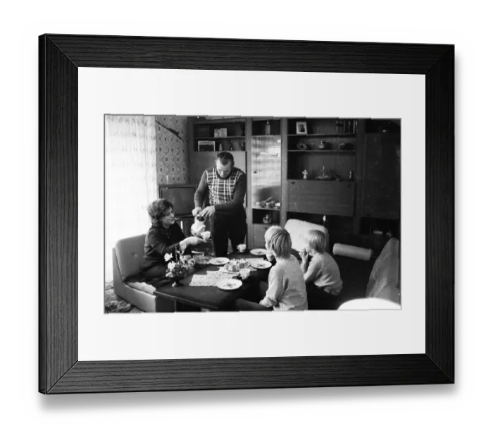 Framed Print : Life and everyday life of a worker's family on 11