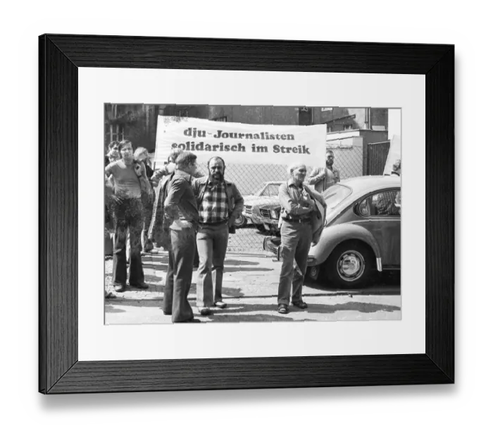 Framed Print : The strike of the printers in collective bargaining dispute on 7 Framed Print : The strike of the printers in collective bargaining dispute on 7