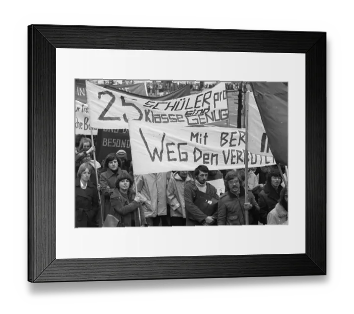 Framed Print : Against teacher unemployment, more than 5000 paedagogues