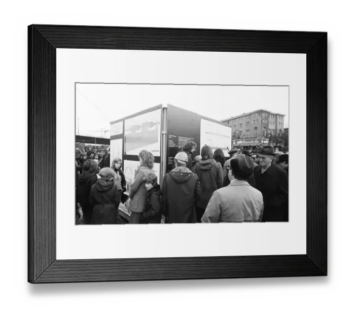 Framed Print : The displacement of a Rhine bridge turned into a public festival in Duesseldorf on 07