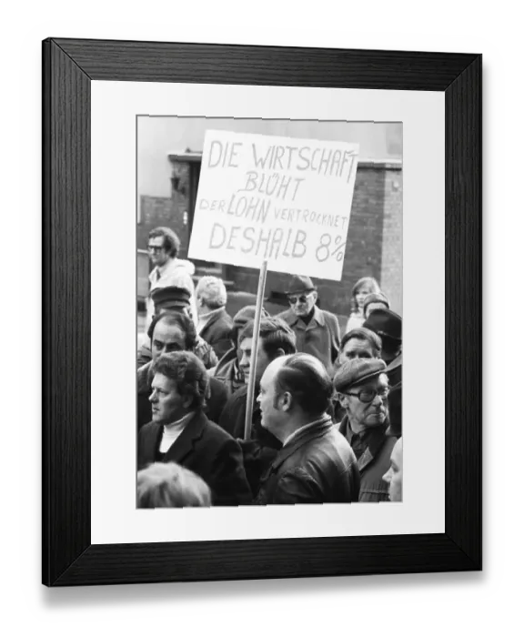 Framed Print : Workers of the Duesseldorf metal industry demonstrated on 11 Framed Print : Workers of the Duesseldorf metal industry demonstrated on 11