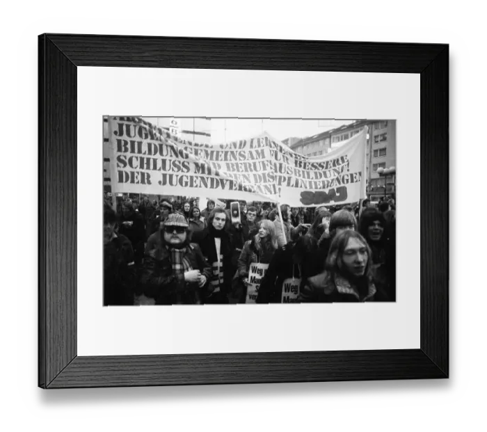 Framed Print : Several thousand pupils