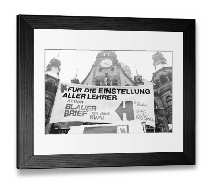 Framed Print : Parents and pupils demonstrated together for more teachers and against the Radical Decree in front of the New Town Hall Framed Print : Parents and pupils demonstrated together for more teachers and against the Radical Decree in front of the New Town Hall