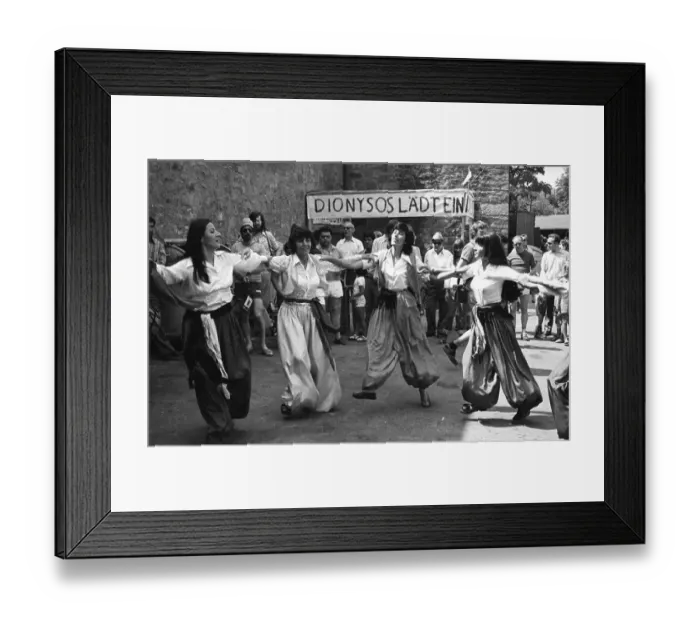 Framed Print : The traditional cultural event Kemnade 76 brings Germans and migrants together 27