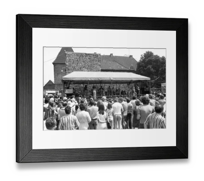 Framed Print : The traditional cultural event Kemnade 76 brings Germans and migrants together 27