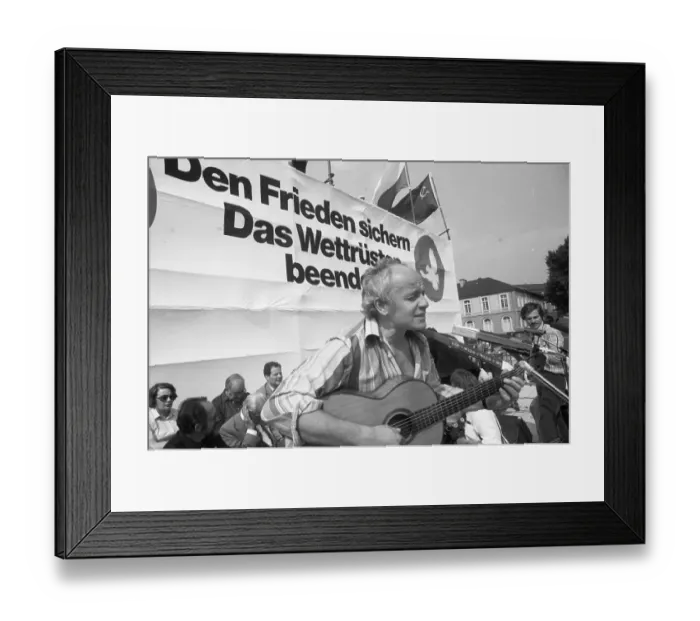 Framed Print : Several thousand demonstrators came to protest for disarmament and peace in Vietnam on Anti-War Day