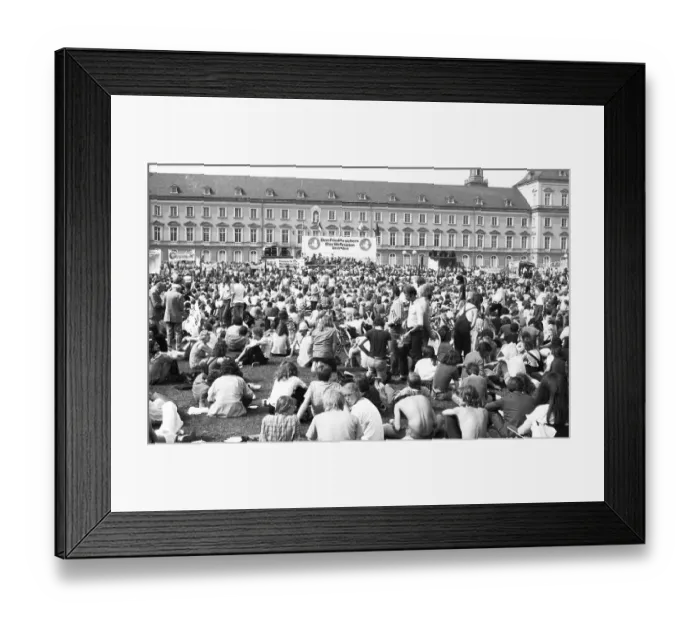 Framed Print : Several thousand demonstrators came to protest for disarmament and peace in Vietnam on Anti-War Day