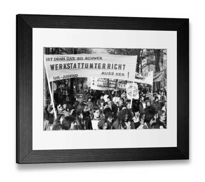 Framed Print : Following a call by the German Federation of Trade Unions (DGB) Framed Print : Following a call by the German Federation of Trade Unions (DGB)