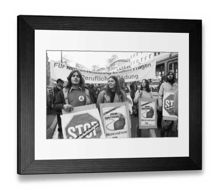 Framed Print : Following a call by the German Federation of Trade Unions (DGB) Framed Print : Following a call by the German Federation of Trade Unions (DGB)