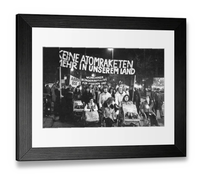 Framed Print : Thousands of mainly young people demonstrated for disarmament in East and West