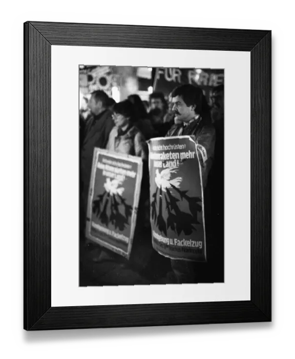 Framed Print : Thousands of mainly young people demonstrated for disarmament in East and West Framed Print : Thousands of mainly young people demonstrated for disarmament in East and West