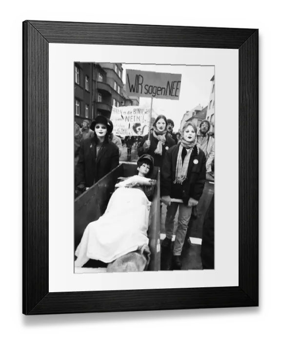 Framed Print : Several thousand woman and some men