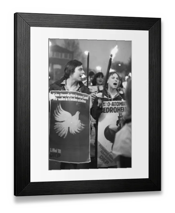 Framed Print : A torchlight procession for disarmament and against nuclear missiles moved to the Ministry of Defence at Hardthoehe