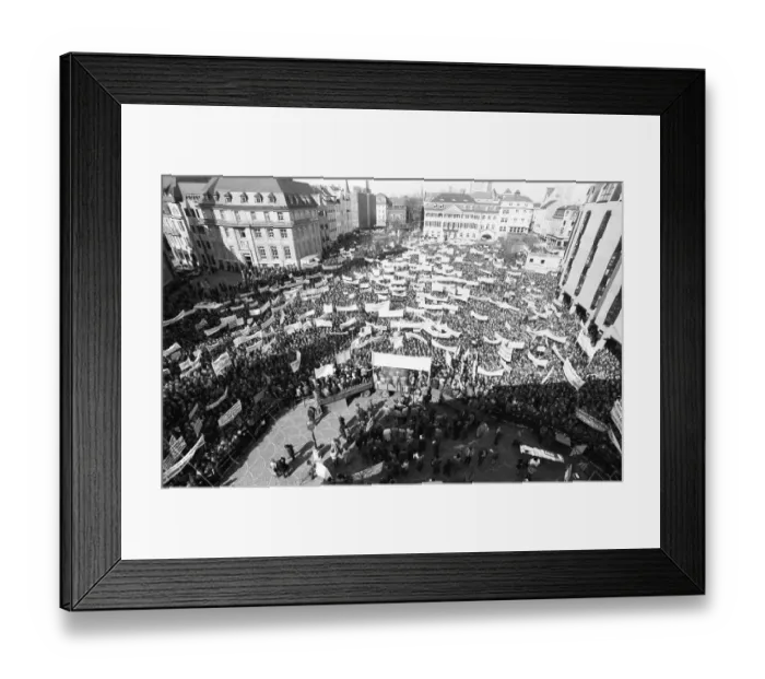 Framed Print : 25, 000 farmers protest on Bonn's market square Framed Print : 25, 000 farmers protest on Bonn's market square