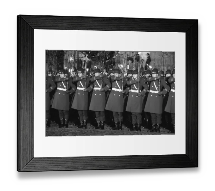 Framed Print : Public swearing-in ceremony of Bundeswehr recruits in Bonn Framed Print : Public swearing-in ceremony of Bundeswehr recruits in Bonn
