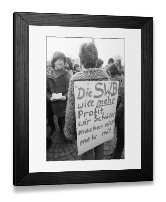 Framed Print : Pupils, students and trainees (Azubis) Framed Print : Pupils, students and trainees (Azubis)