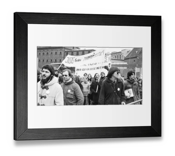 Framed Print : Pupils, students and trainees (Azubis) Framed Print : Pupils, students and trainees (Azubis)