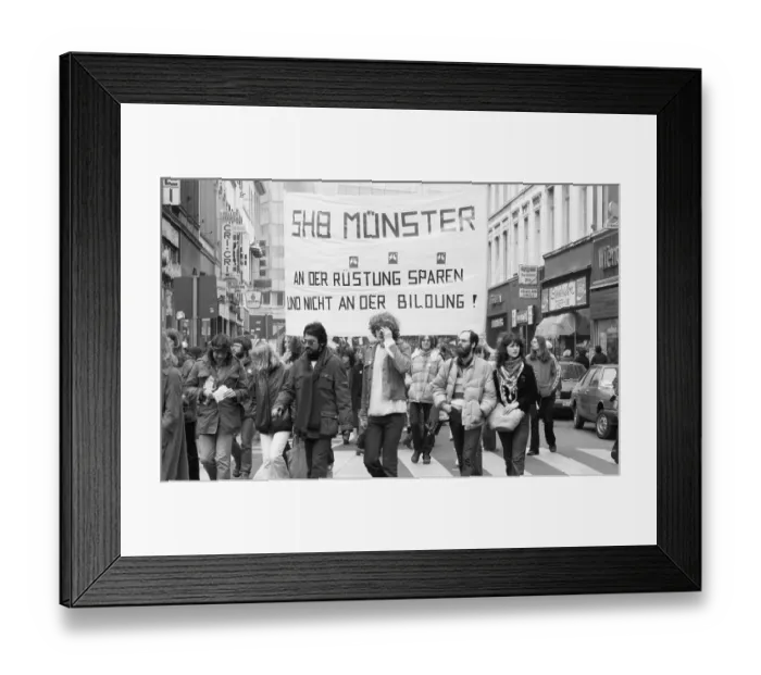 Framed Print : 25, 000 called by the peace movement demonstrated against new nuclear missiles Framed Print : 25, 000 called by the peace movement demonstrated against new nuclear missiles