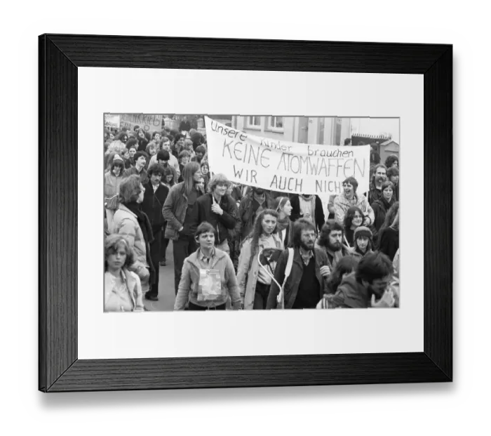 Framed Print : 25, 000 called by the peace movement demonstrated against new nuclear missiles