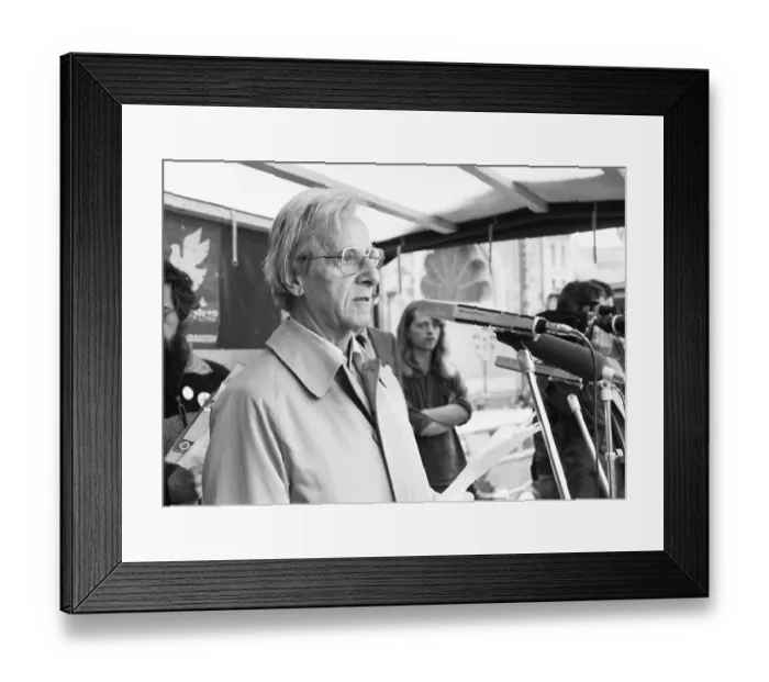Framed Print : 25, 000 called by the peace movement demonstrated against new nuclear missiles