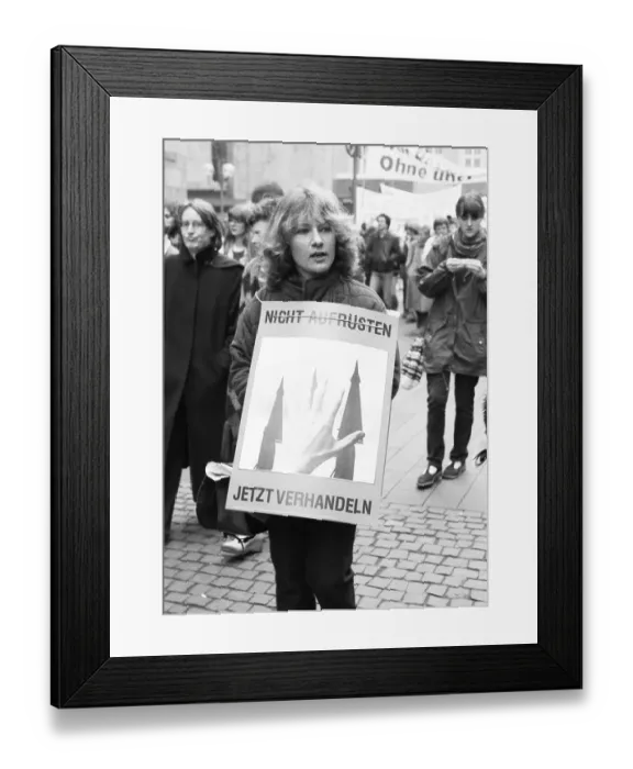 Framed Print : 25, 000 called by the peace movement demonstrated against new nuclear missiles