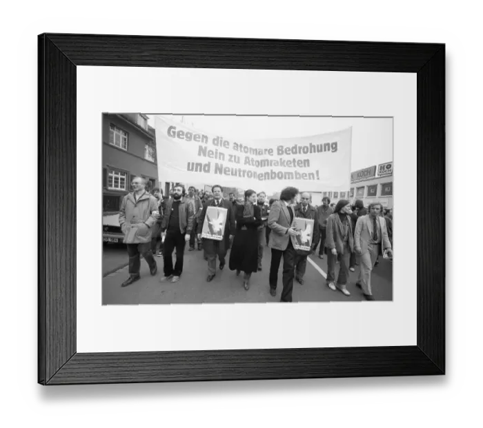 Framed Print : 25, 000 called by the peace movement demonstrated against new nuclear missiles
