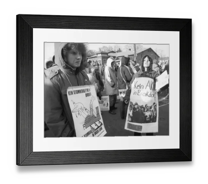 Framed Print : About 100, 000 demonstrators, peaceful and violent