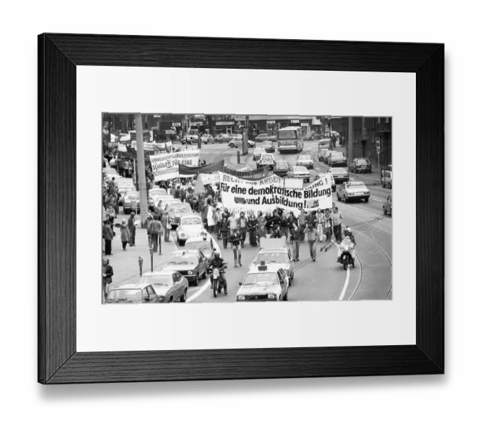 Framed Print : 10, 000, called by the trade unions