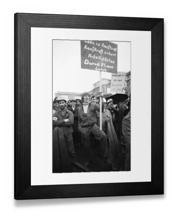Framed Print : Warning strike and demonstration by IG Metall in the collective bargaining dispute on 9