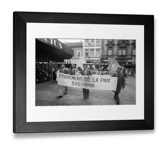 Framed Print : 6000 demonstrators took part in protest and rally of the peace movement against new nuclear missiles