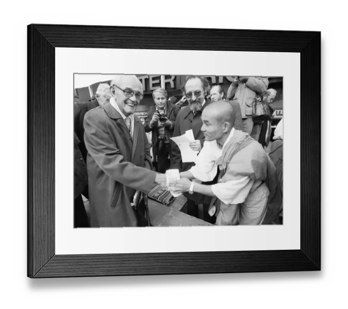 Framed Print : 6000 demonstrators took part in protest and rally of the peace movement against new nuclear missiles