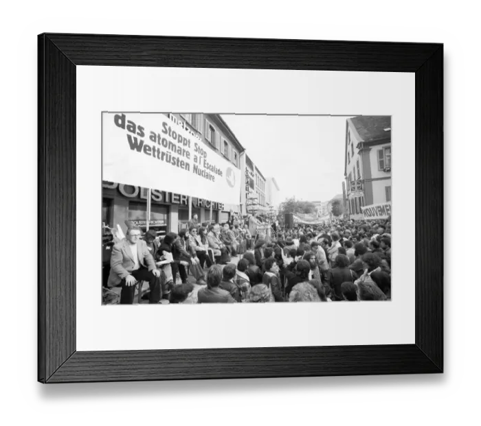 Framed Print : 6000 demonstrators took part in protest and rally of the peace movement against new nuclear missiles Framed Print : 6000 demonstrators took part in protest and rally of the peace movement against new nuclear missiles