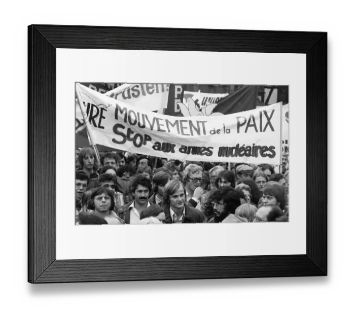 Framed Print : 6000 demonstrators took part in protest and rally of the peace movement against new nuclear missiles