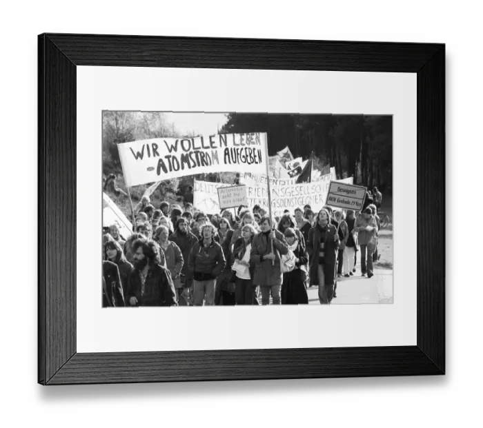 Framed Print : More than 10, 000 opponents of nuclear power and nuclear weapons demonstrated for their aims on 25 Framed Print : More than 10, 000 opponents of nuclear power and nuclear weapons demonstrated for their aims on 25