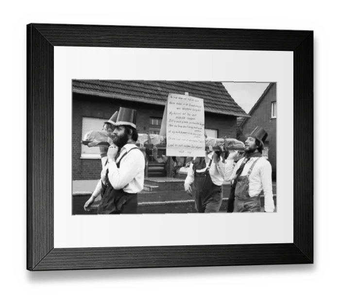 Framed Print : More than 10, 000 opponents of nuclear power and nuclear weapons demonstrated for their aims on 25 Framed Print : More than 10, 000 opponents of nuclear power and nuclear weapons demonstrated for their aims on 25